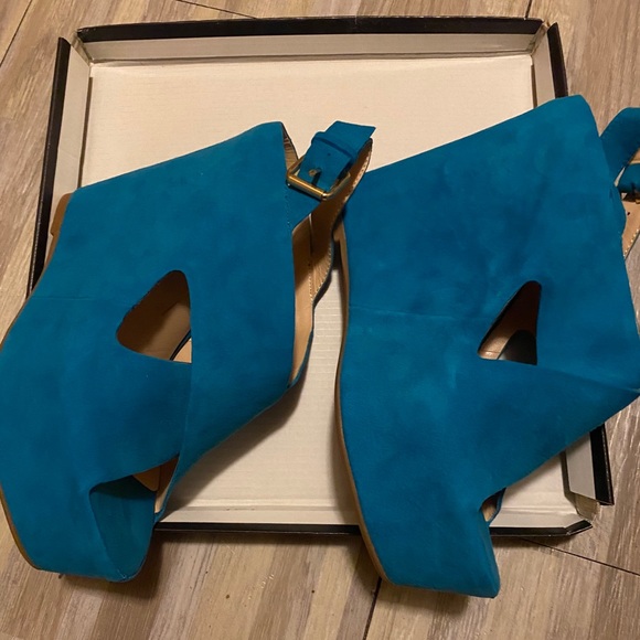 Shoes - Picture 2 of 4